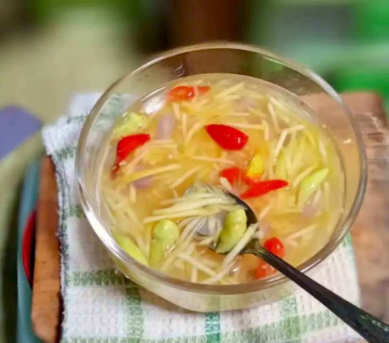 MENGGUGAH SELERA: Kuliner khas Banjar yang diracik dari buah-buahan berasa asam.