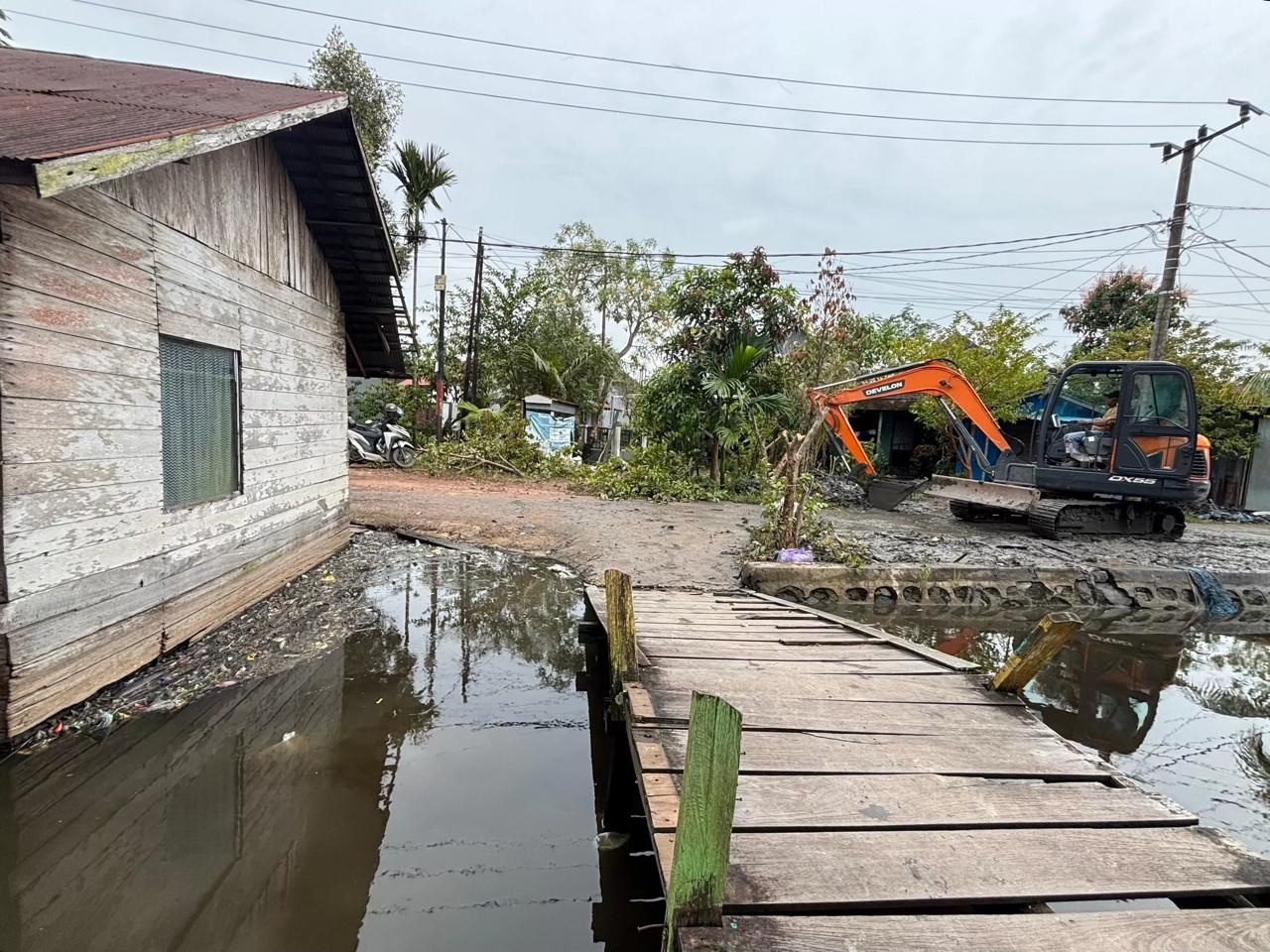 TERDATA: Salah satu bangunan di atas bantaran sungai jadi target penertiban di Sungai Simpang Limau, Sungai Lulut, Banjarmasin Timur.
