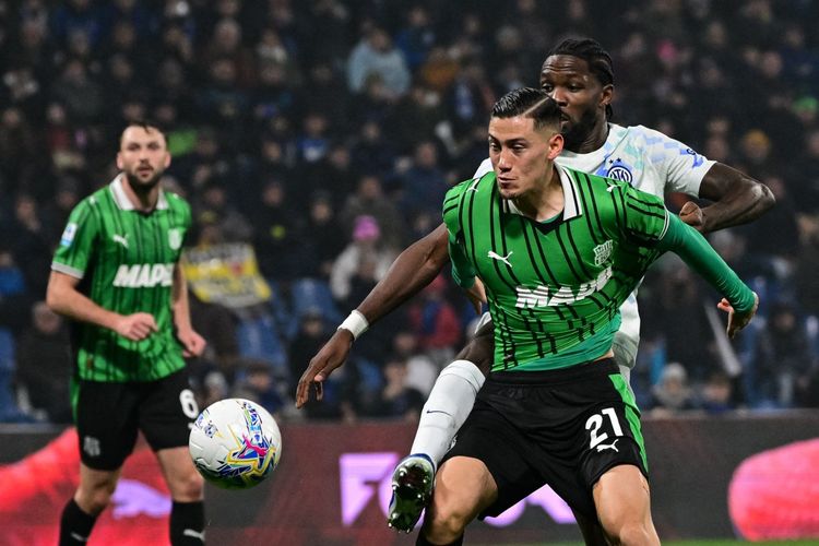 PUJIAN: Bek Timnas Indonesia, Jay Idzes, mendapat pujian dari media asal Italia usai membawa Sassuolo menang 2-1 atas Atalanta di Serie A, Minggu (1/3) malam WIB.