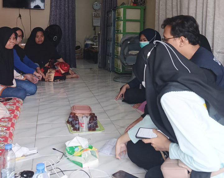 TERSENDAT: Agen 3R memberikan sosialisasi pemilahan sampah kepada warga di lingkungan RT di Banjarmasin Utara. Honor mereka sempat tersendat karena laporan kegiatan dari sejumlah wilayah belum rampung