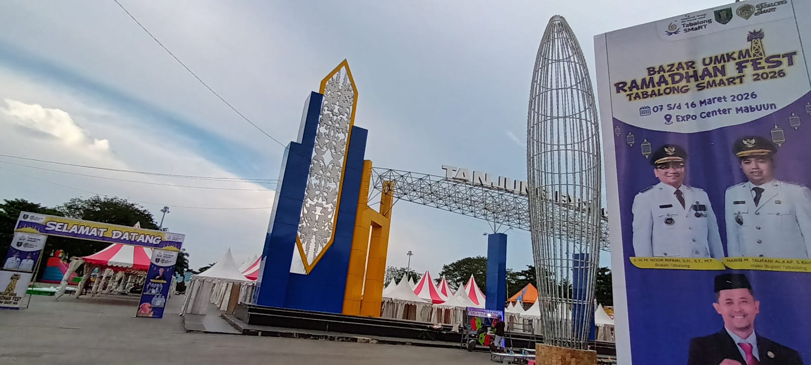 RAMADAN FAIR : Tenda kegiatan Ramadan Fair sudah tersusun rapi di Tanjung Expo Center Mabuun. (Foto : Ibnu Dwi Wahyudi/ Radar Banjarmasin)
