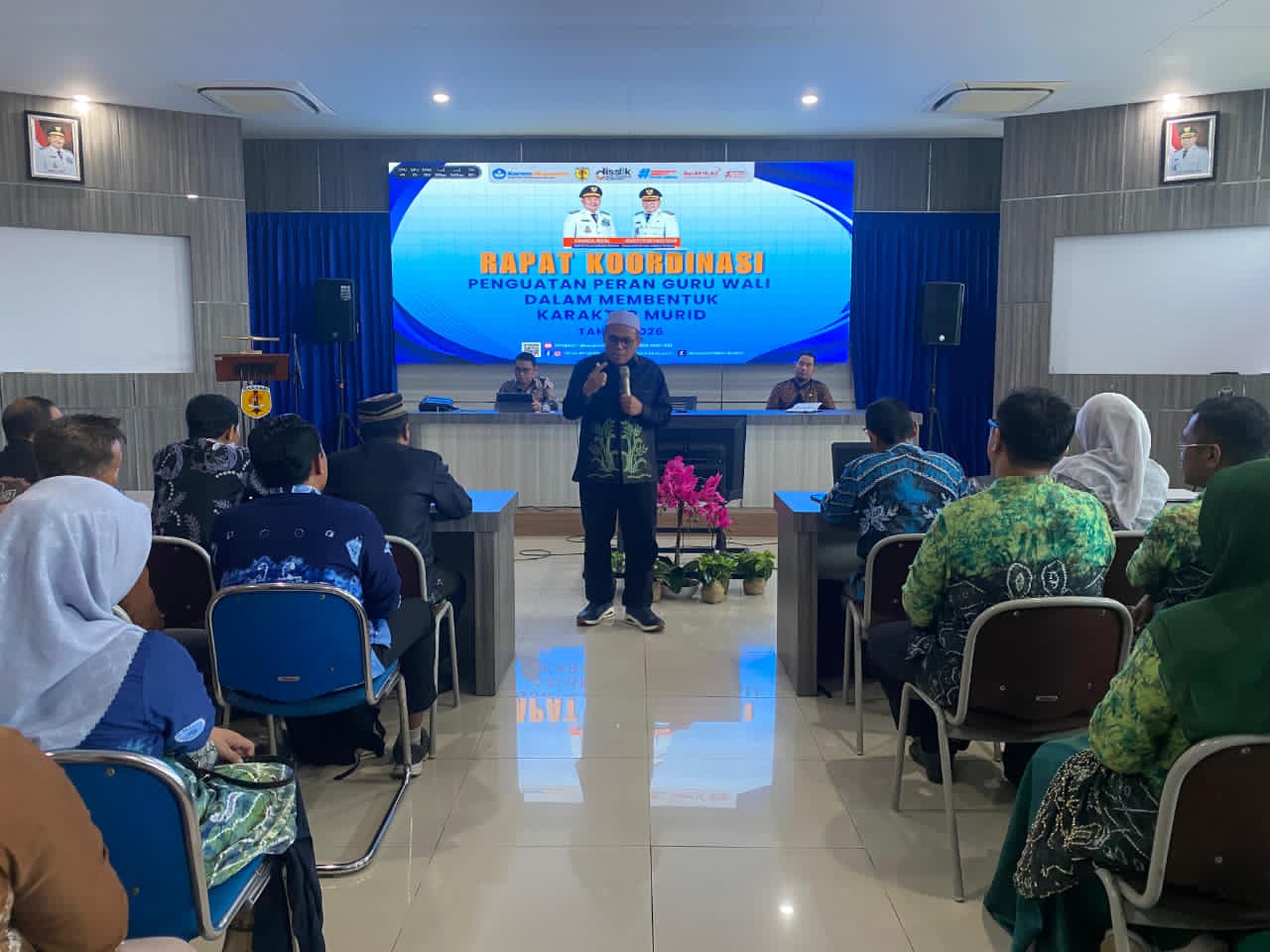 KORDINASI:Wakil Bupati HST, Gusti Rosyadi Elmi membuka rapat koordinasi bersama guru wali di Aula Lantai 2 Bapperida HST, Kamis (5/3/2026).