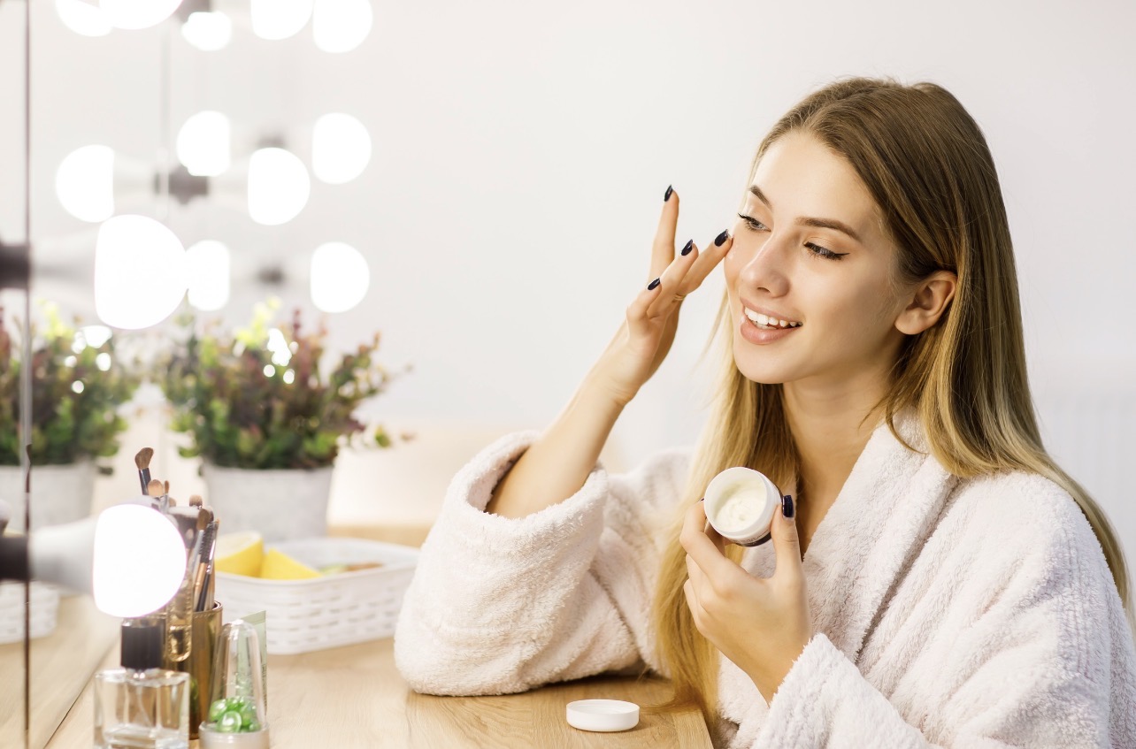 REDA: Skincare yang menenangkan dapat meredakan kulit yang sensitif. (Foto: Freepik)