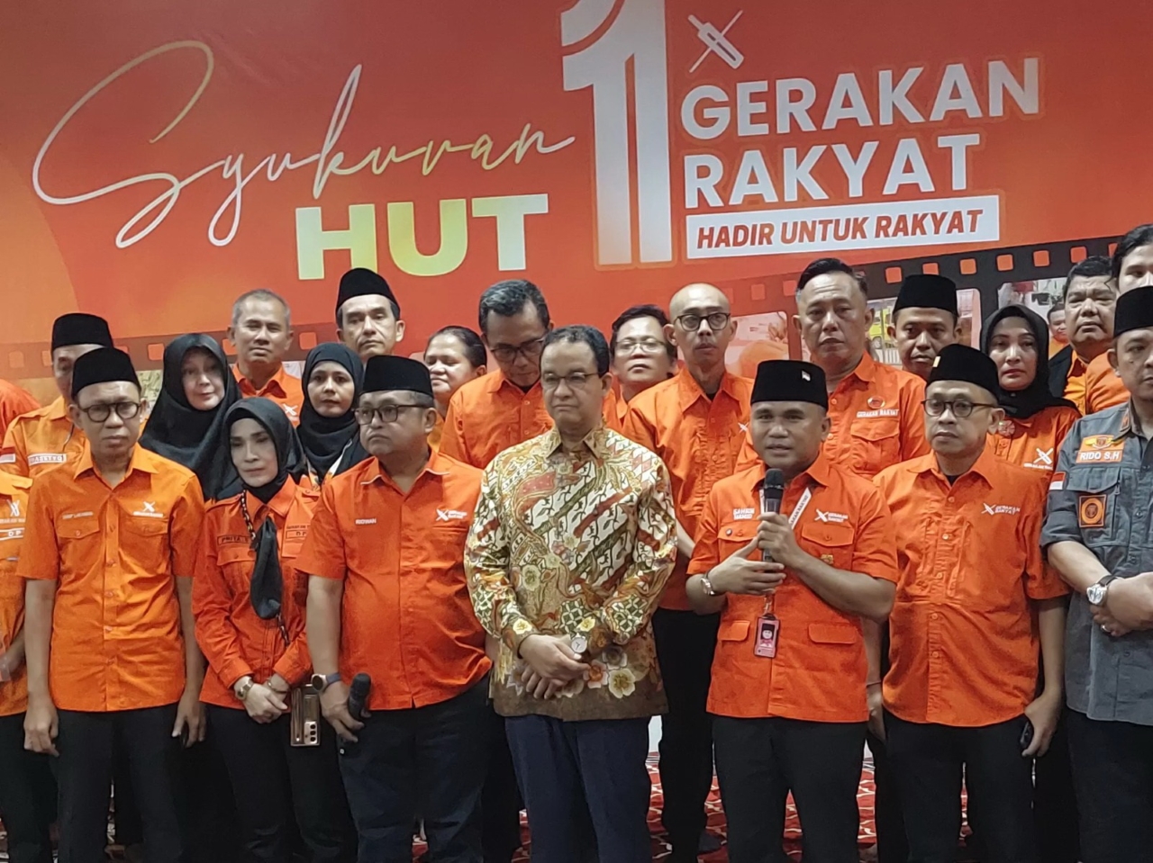 BELUM DIPUTUSKAN: Anies Baswedan saat menghadiri perayaan satu tahun ormas Gerakan Rakyat, akhir Februari lalu. Posisinya belum diputuskan. 
