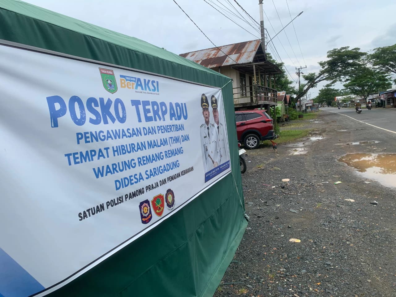 DIAWASI: Posko terpadu pengawasan THM dan warung remang dipasang di Desa Sarigadung, Tanah Bumbu, selama Ramadan.