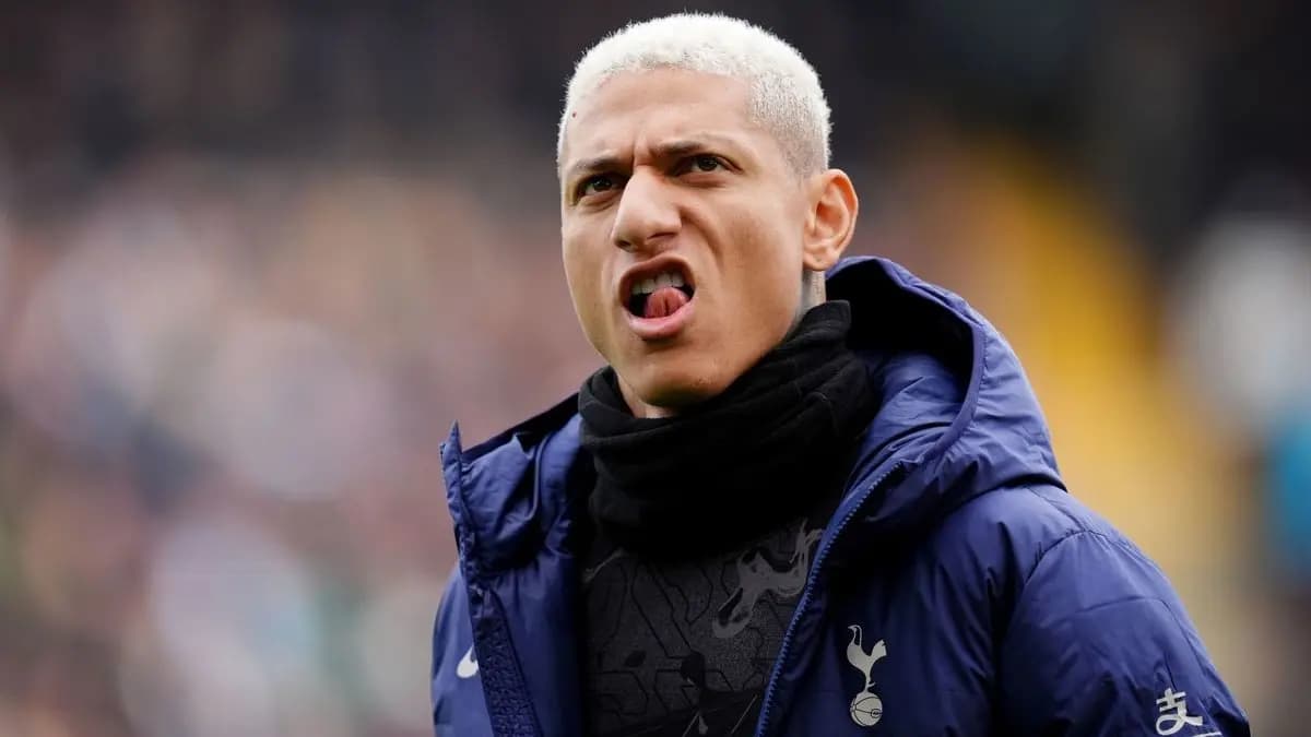 BANTAH: Richarlison bantah klaim yang mengatakan bahwa ia tidak akan bermain untuk tim nasional Brasil di Piala Dunia 2026. (The Mirror)