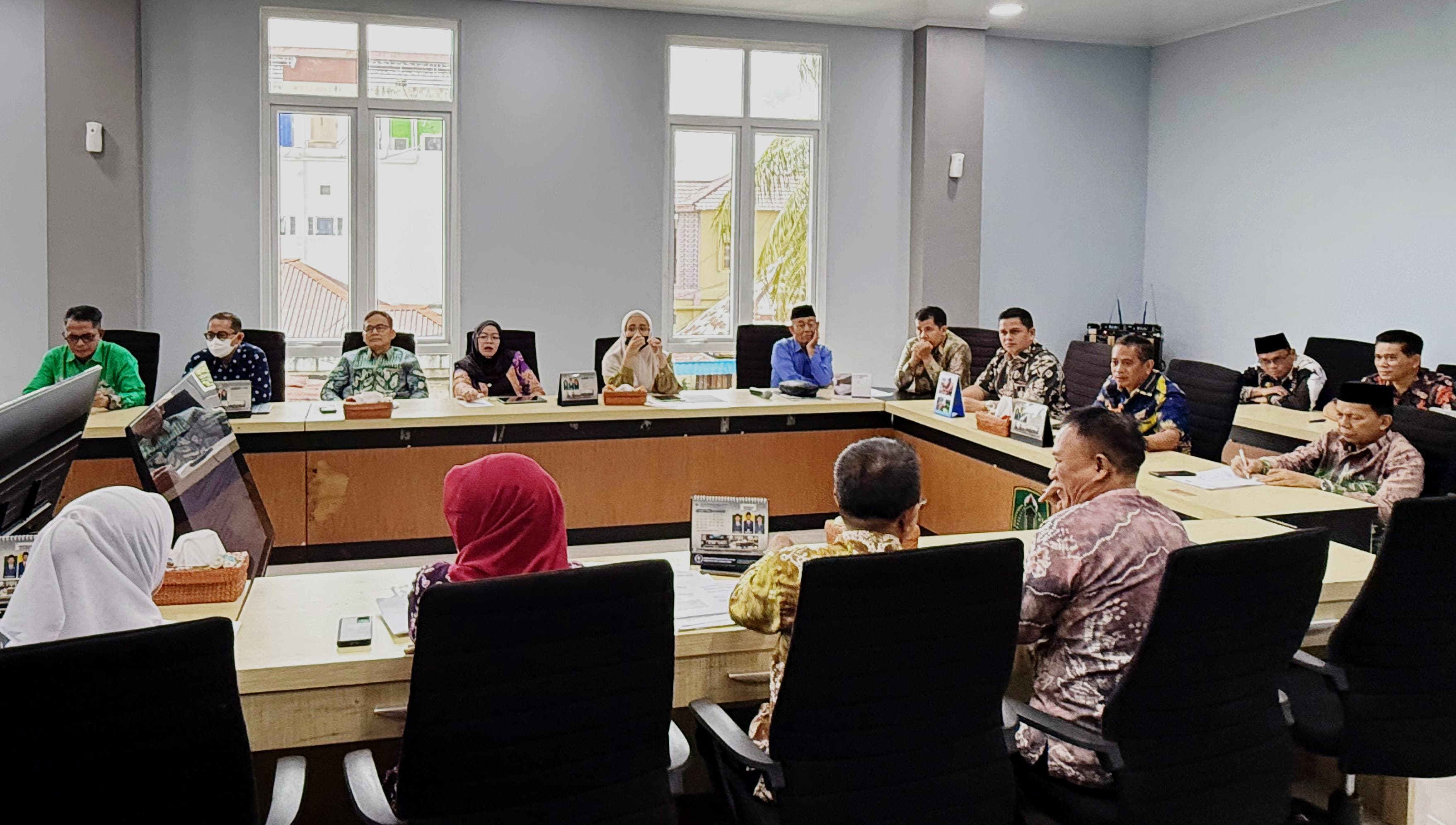 DIALOG: Anggota DPRD HSU dalam rapat kerja DPRD dengan SKPD di Ruang Rapat DPRD Gedung Baru Lantai 2. (Foto: M.Akbar/Radar Banjarmasin)