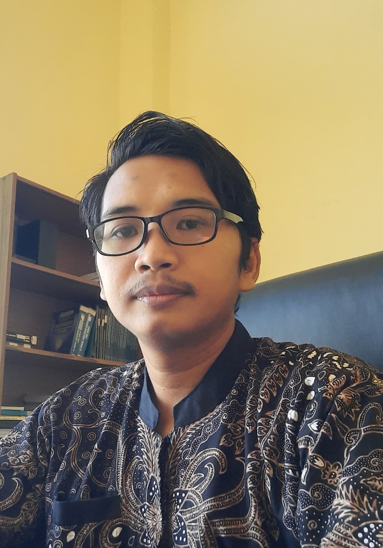 Akmal Adicahya, S.H.I., M.H
