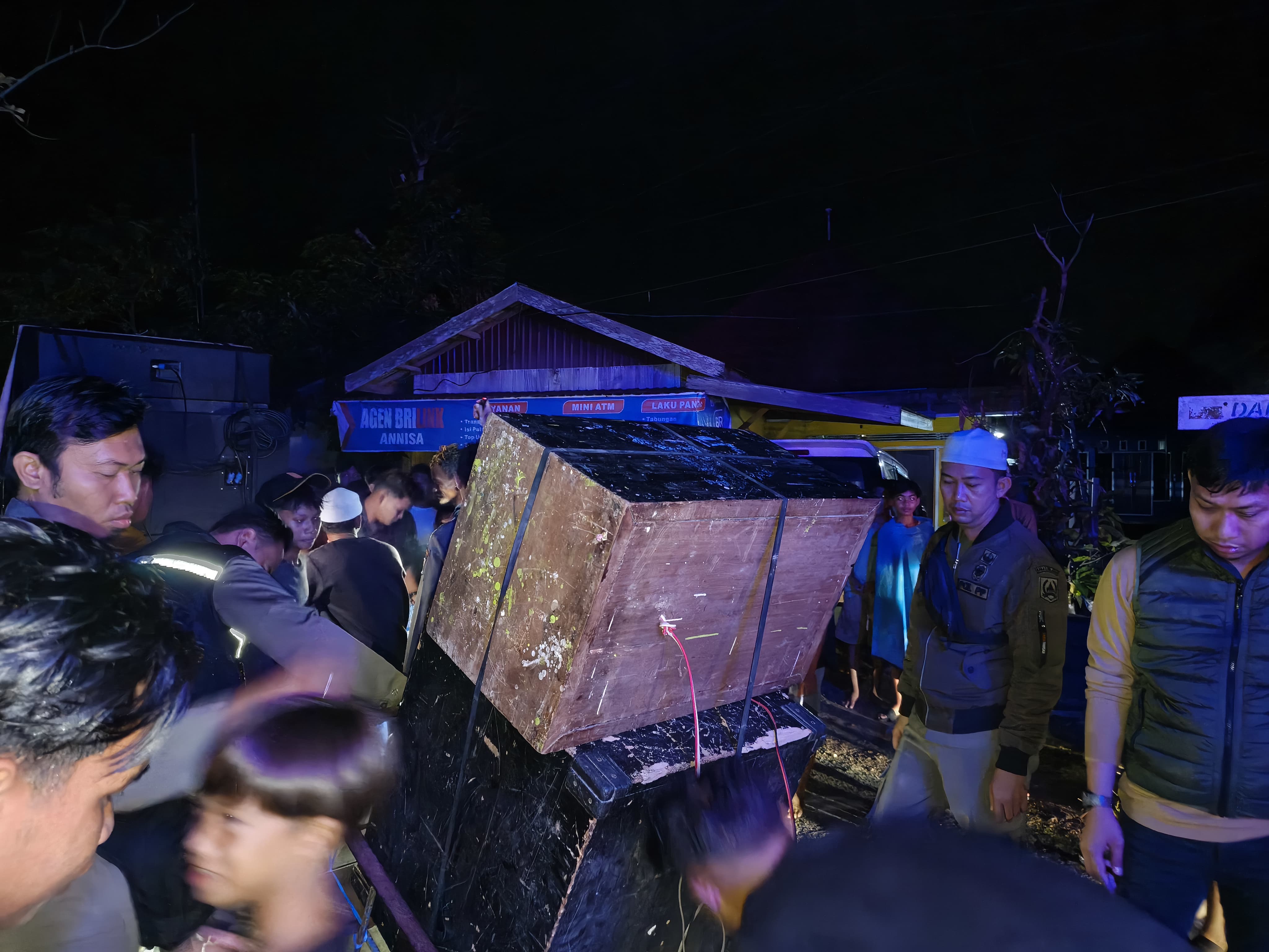 Satpol PP HSS mengamankan sound system bagarakan sahur yang digunakan tidak sesuai aturan yang berlaku.