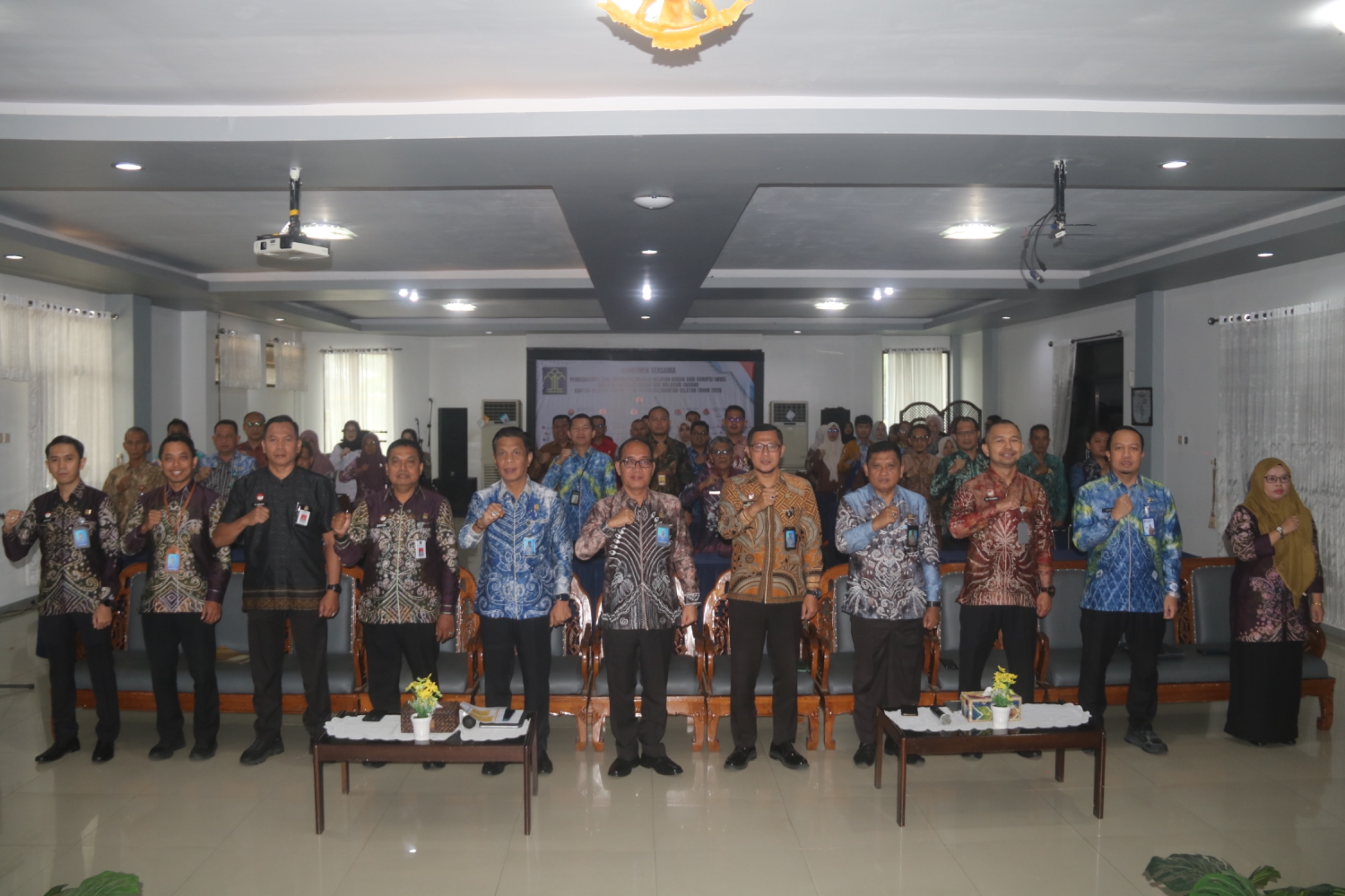 ABADIKAN MOMEN:Jajaran Kanwil Kemenkum Kalsel berkomitmen memperkuat kualitas pembentukan peraturan daerah lewat kegiatan peningkatan pemahaman penyusunan Proledga, Kamis (5/3/2026).  