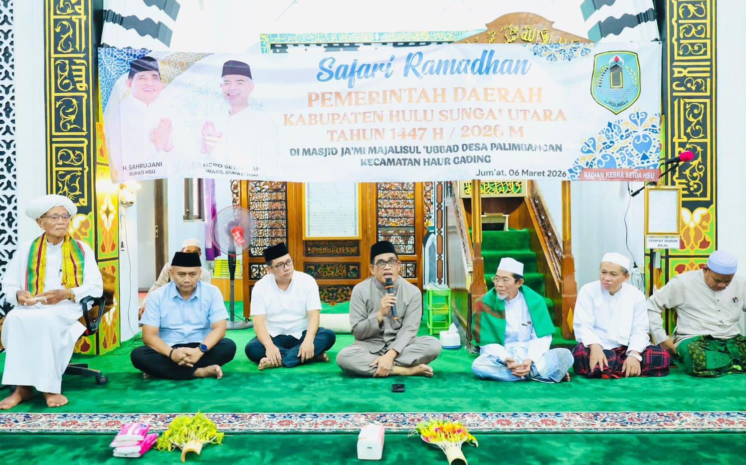 MOMEN:Bupati HSU, H Sahrujani serahkan bantuan hibah keagamaan untuk Masjid Majalisul Ubbad di Desa Palimbangan, Kecamatan Haur Gading.