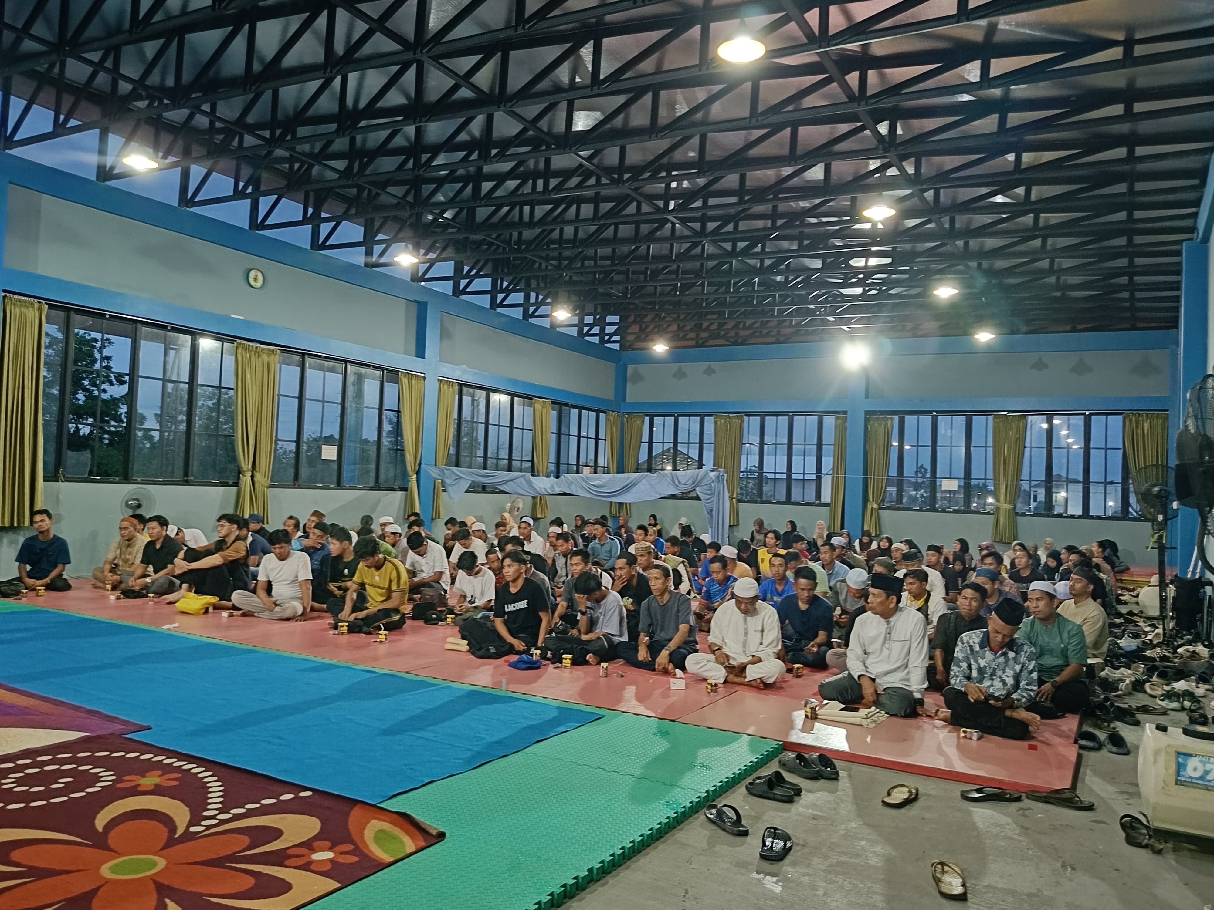 BUKBER - Suasana hangat mewarnai kegiatan buka puasa bersama yang digelar National Paralympic Committee Indonesia (NPCI) Kalimantan Selatan di Gedung Serbaguna Haji Ahmad Firdaus, Kota Banjarbaru, Sab