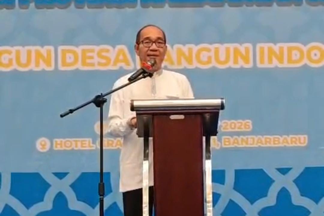 SAMBUTAN:Kepala Kanwil Kemenkum Kalsel, Alex Cosmas Pinem memberikan pengetahuan terkait manfaat Posbankum kepada para Kepala Desa se-Kalsel.     