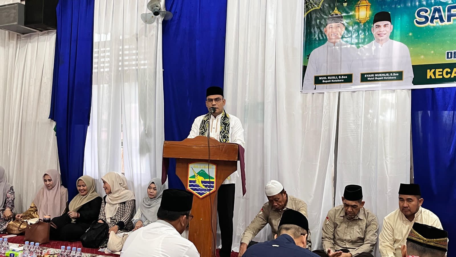 SENANG:Wabup Kotabaru, Syairi Mukhlis menyampaikan sambutan Bupati Kotabaru, H Muhammad Rusli di Safari Ramadan Pulau Laut Tengah, Sabtu (7/3/2026).  