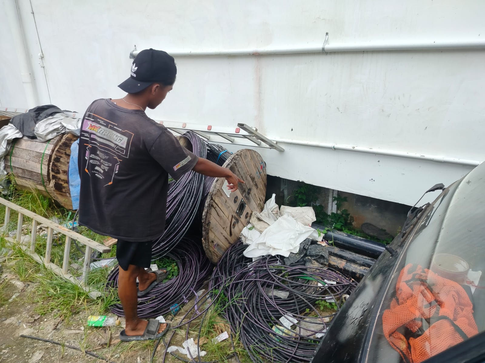 LOKASI KEJADIAN: Di tempat inilah pelajar yang ikut proyek pemasangan tiang internet tersungkur setelah dikeroyok Adit dan kawan-kawan.