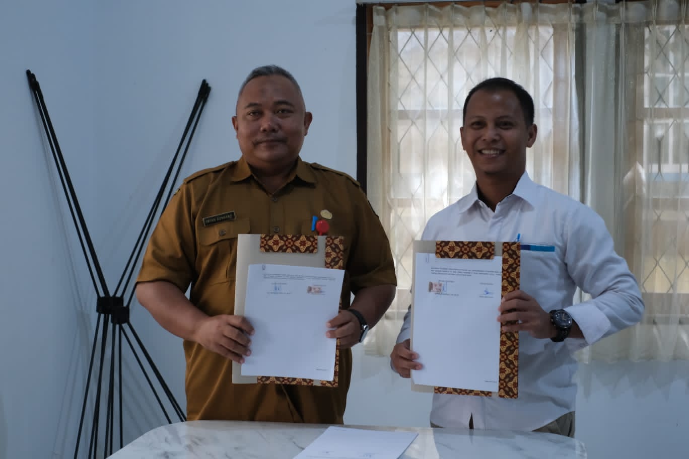 TEKEN: Penandatanganan MoU ini dilakukan di Kantor Dinas Perdagangan, Senin (9/3/2026).