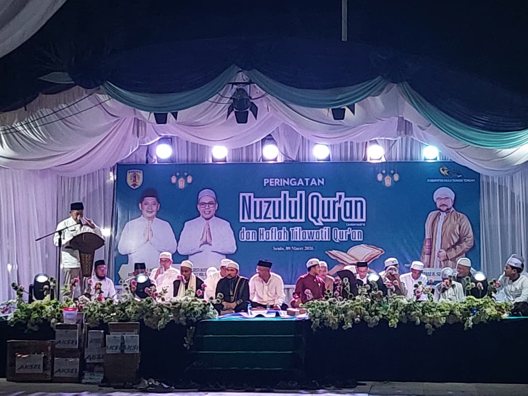 KHUSYUK:Suasana peringatan Nuzulul Qur'an yang digelar Pemkab HST di Taman Dwiwarna Barabai, Senin (9/3/2026) malam.