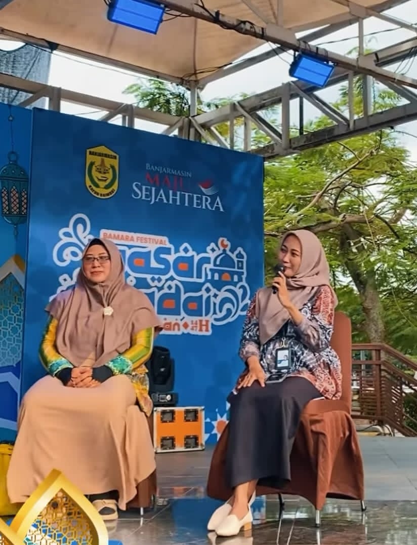 NGOBROL:Suasana talkshow yang diadakan Bank Kalsel di kawasan Pasar Wadai Nol Kilometer Banjarmasin.   
