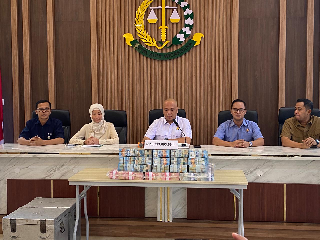 PRESS RELEASE: Kejaksaan Negeri Kotabaru dan BPJS Ketenagakerjaan menjelaskan di hadapan wartawan.  