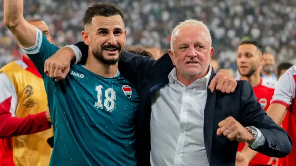 TERGANGGU: Pelatih Timnas Irak, Graham Arnold (kanan) menyebut konflik Iran menganggu persiapan mereka jelang play-off antarkonfederasi menuju Piala Dunia 2026.