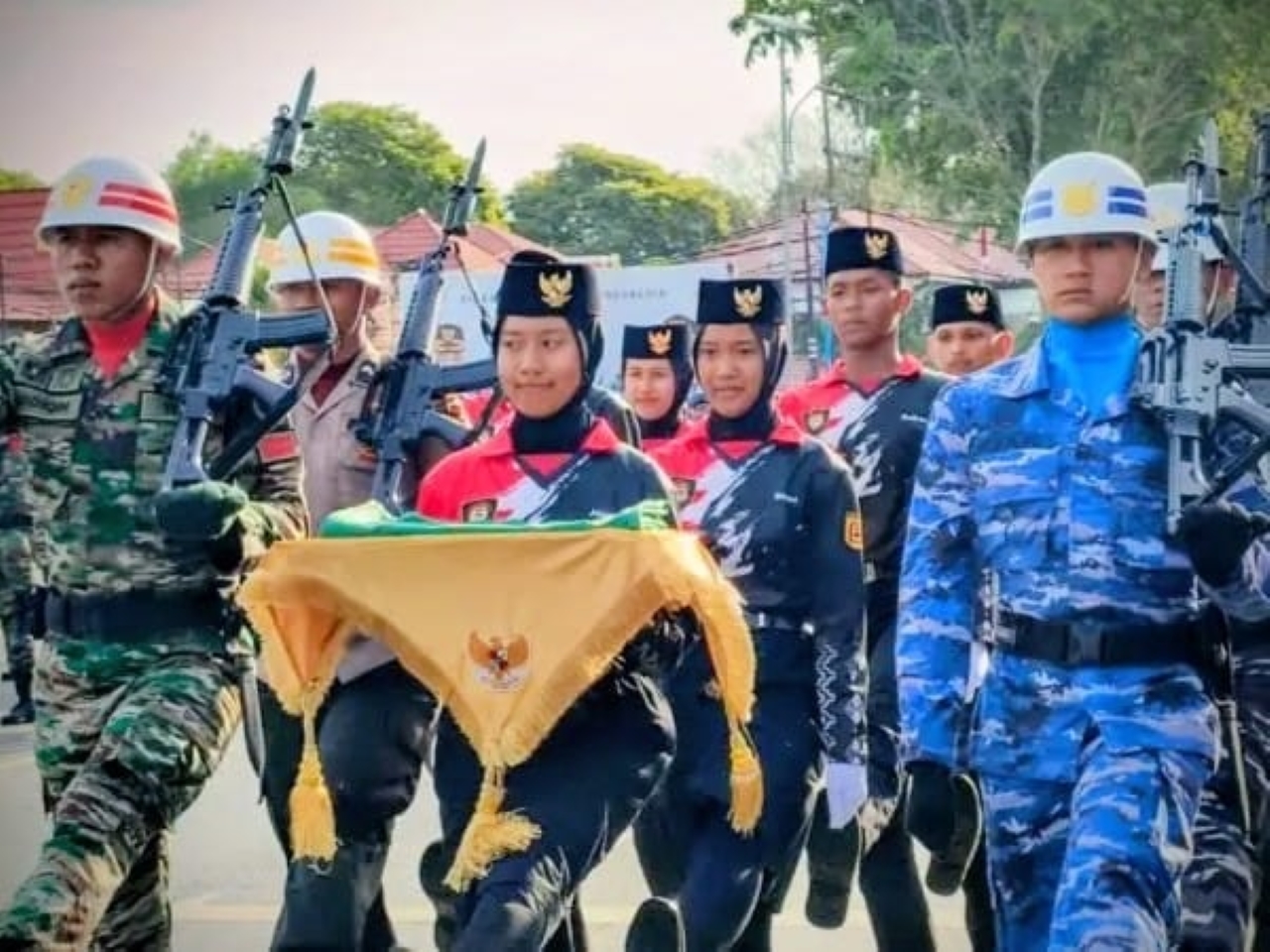 PASKIBRAKA: Almira Putri Agustinus dan Muhammad Raihan Suprianto saat di barisan Paskibraka Kota Banjarbaru. 