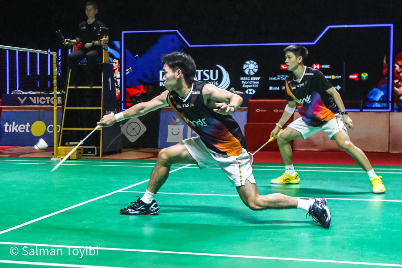 TAK MENYANGKA: Ganda putra Raymond Indra/Nikolaus Joaquin menorehkan kejutan pada All England 2026. (Dok. JawaPos.com)
