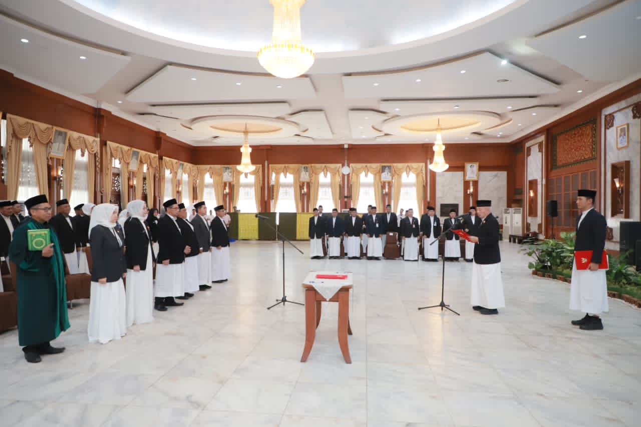 PENYEGARAN BIROKRASI:Gubernur Kalsel, H Muhidin melantik enam Pejabat Pimpinan Tinggi Pratama di lingkungan Pemrov Kalsel di Mahligai Pancasila, Banjarmasin, Rabu (11/3/2026). 