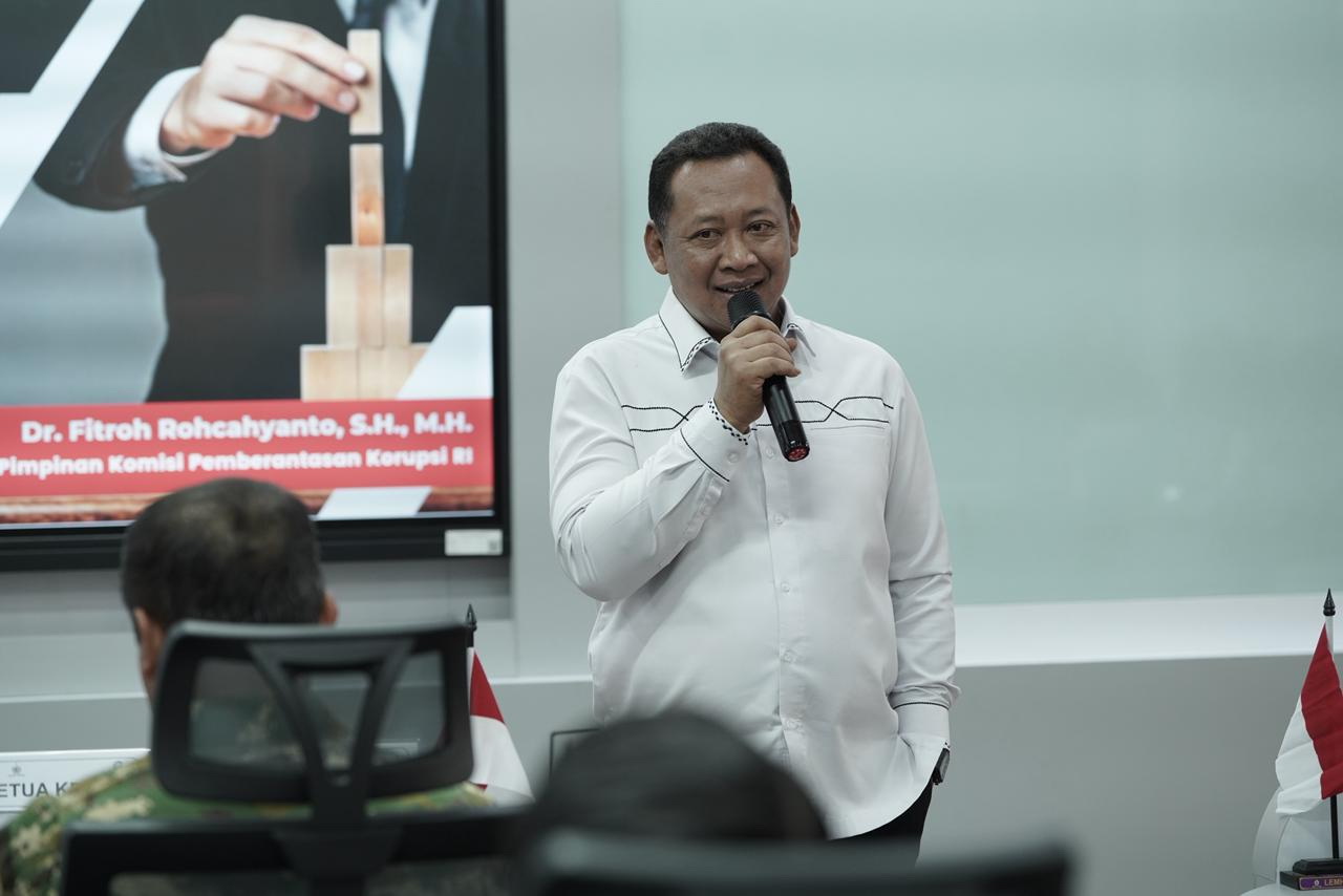 Wakil Ketua KPK Fitroh Rohcahyanto membenarkan pihaknya mengamankan Bupati Rejang Lebong, Muhammad Fikri Thobari dalam OTT di Provinsi Bengkulu, Senin (9/3). (Dokumen Jawa Pos)