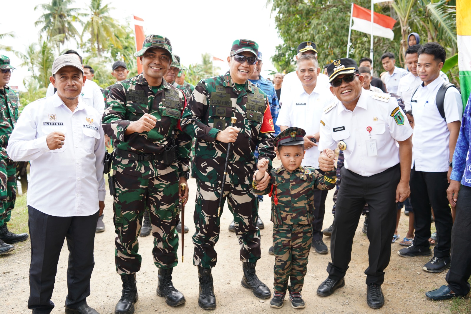 SINERGITAS:Bupati HSU, H Sahrujani bersama Danrem 101/Antasari meninjau capaian kerja program TMMD 2026 di Kabupaten HSU, Rabu (11/3/2026).