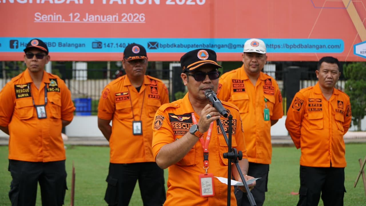 ANTISIPASI KEMARAU: Kepala Pelaksana BPBD Balangan, H Rahmi saat memberikan arahan kepada personel terkait kesiapsiagaan menghadapi musim kemarau.
