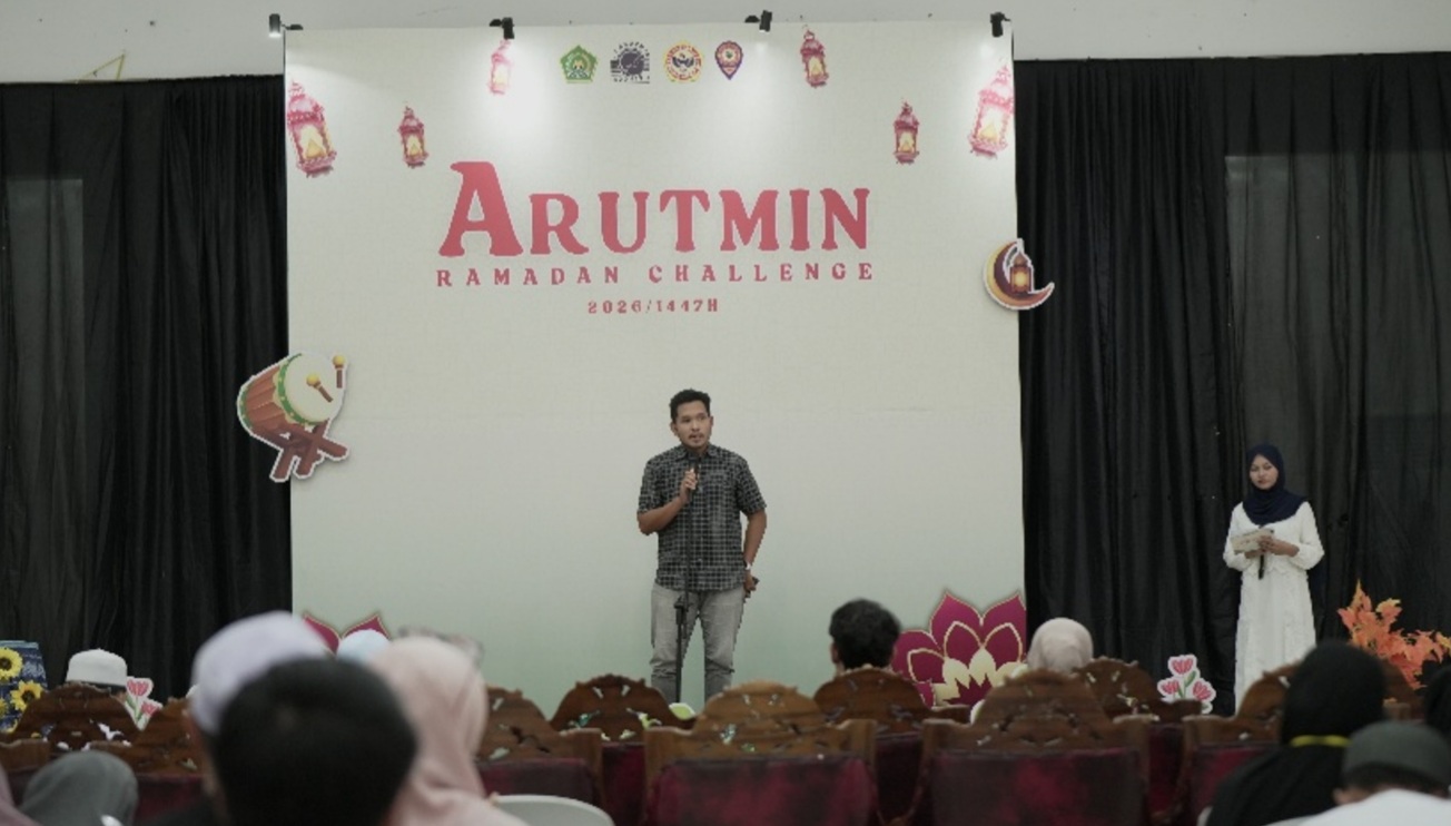 PENGANTAR: Perwakilan PT Arutmin Indonesia, Ahmad Syahid, menyampaikan sambutan pada pembukaan kegiatan Arutmin Ramadhan Challenge di Banjarbaru (12/3/2026).  