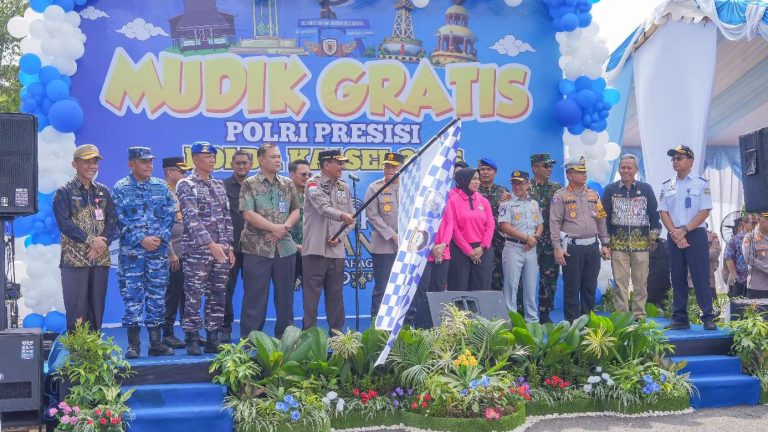Ketua DPRD Kalsel, H. Supian HK, secara resmi melepas program mudik gratis 2026 yang digagas Polda Kalsel, Jumat (13/3/2026).