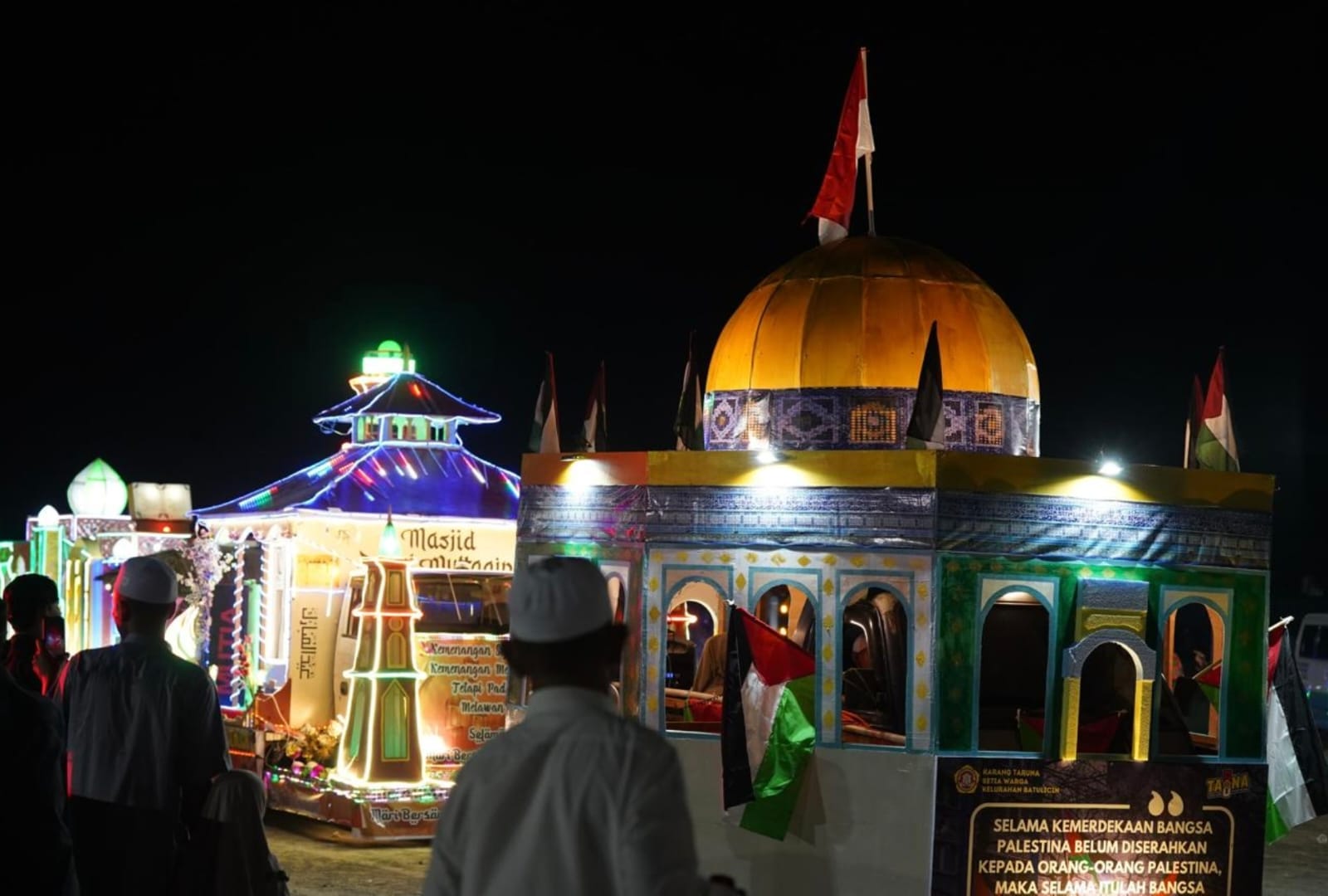 PAWAI: Warga mengikuti pawai tanglong pada malam takbiran Idulfitri di Tanah Bumbu pada 2025 lalu. Festival ini menjadi tradisi masyarakat dalam menyambut hari raya. (Foto: Rahmiadi untuk Radar)
