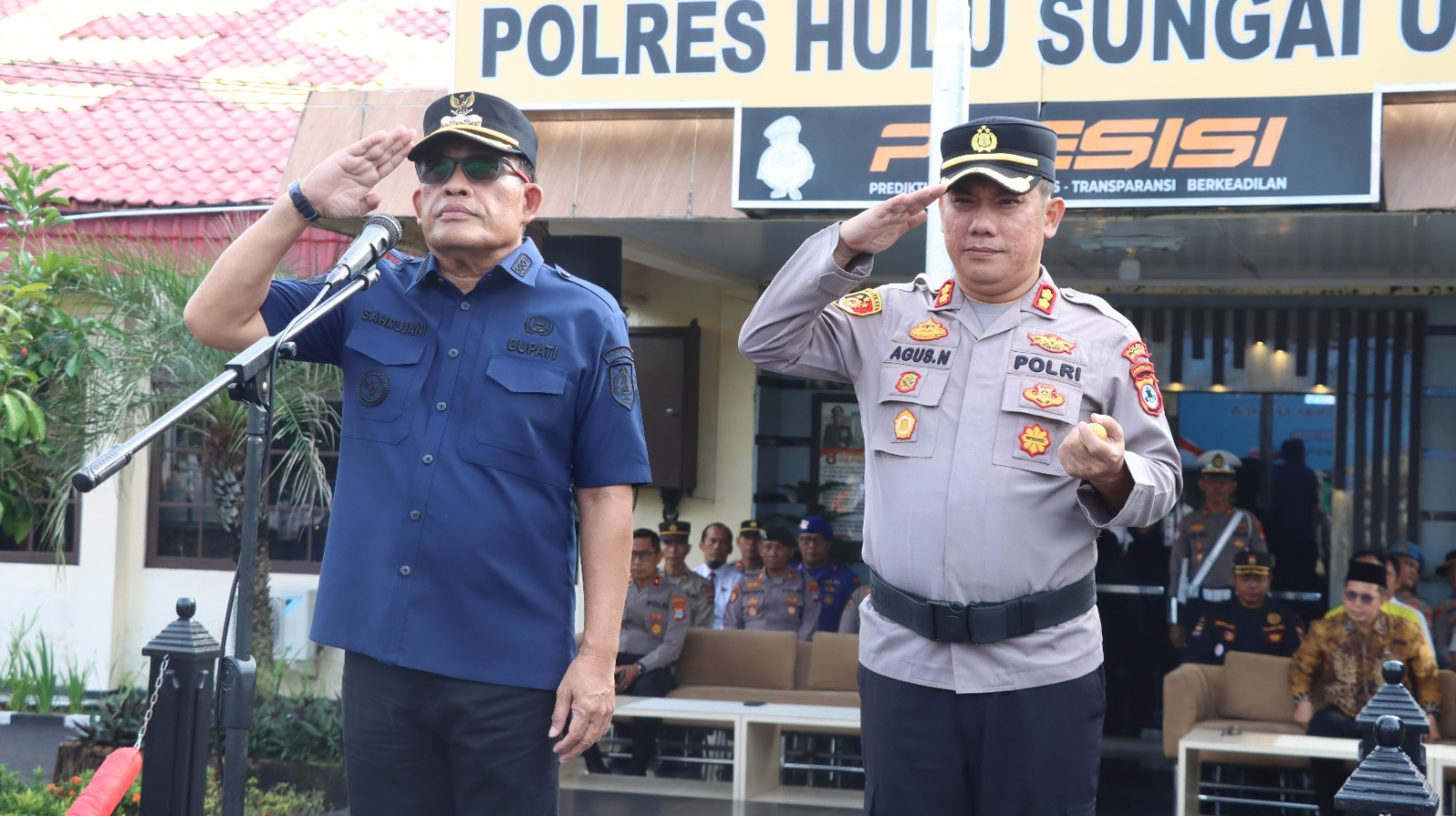 MOMEN: Bupati HSU, H Sahrujani dan Kapolres HSU, AKBP Agus Nuryanto memimpin Apel Operasi Ketupat Intan 2026, di halaman Polres HSU, Kamis (12/3/2026).