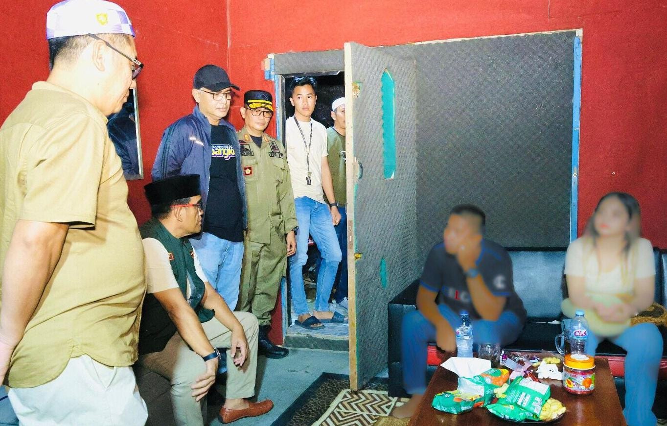 SIDAK:Bupati dan Wabup Kabupaten HSU, H Sahrujani dan Hero Setiawan, serta Kapolres HSU, AKBP Agus Nuryanto sidak warung kopi dan hiburan malam di Kecamatan Amuntai Tengah, Sabtu (14/3/2026) malam.