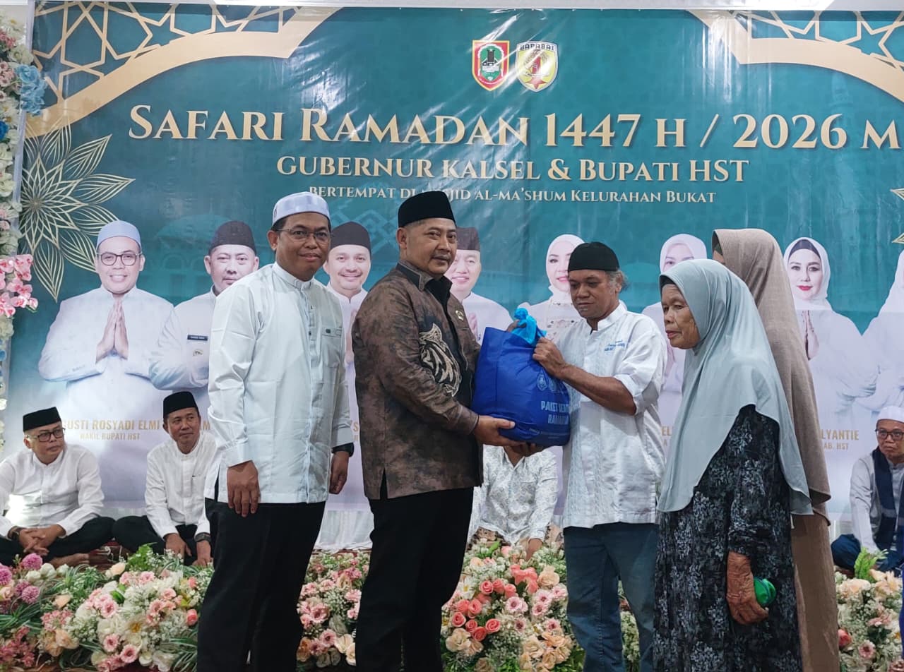 SALURKAN BANTUAN:Bupati HST, Samsul Rizal kembali menggelar safari Ramadan di Masjid Al-Ma'shum, Sabtu (14/3/2026). 