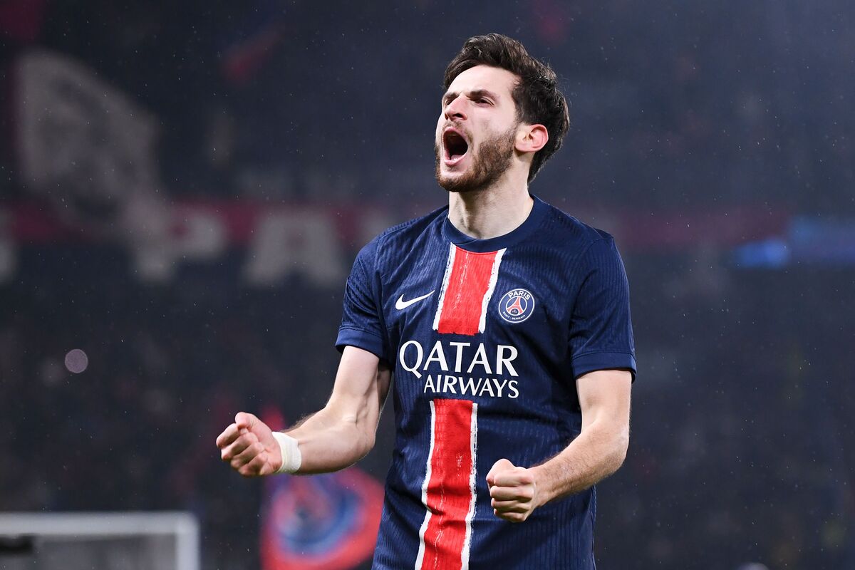 CETAK GOL: Kvicha Kvaratskhelia mencetak dua gol saat PSG kalahkan Chelsea di Paris, Kamis (12/3) dini hari.  (Ligue 1)