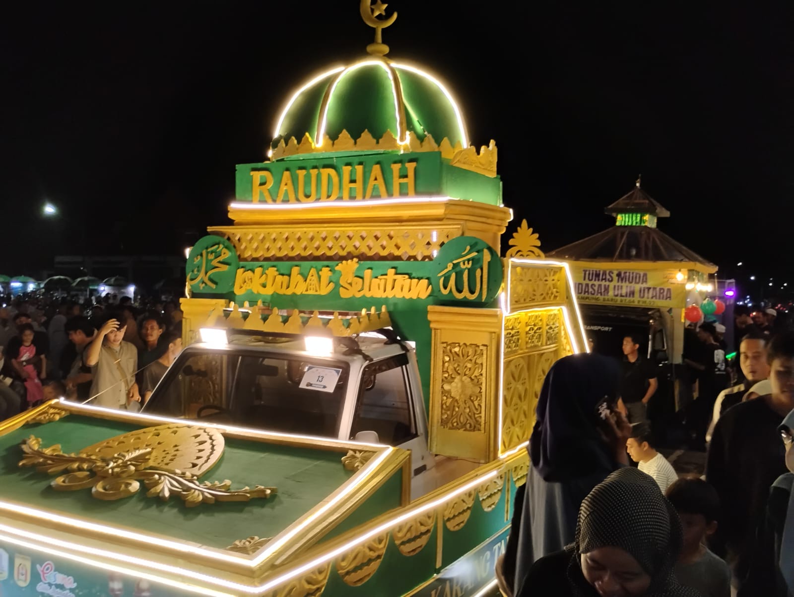 MERIAH: Salah satu tanglong bernuansa Islami serta penampilan musik tradisional khas bagarakan sahur yang menambah semarak suasana Ramadan (SHEILLA/RADAR BANJARMASIN)