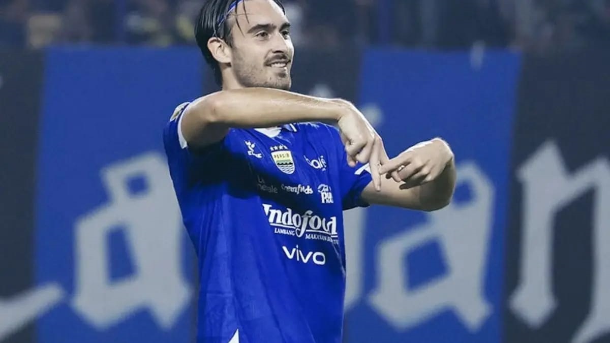 SELEBRASI: Pemain Persib Bandung Andrew Jung merayakan gol dari titik penalti saat laga Super League 2025-2026 di Stadion Gelora Bandung Lautan Api. (Persib)