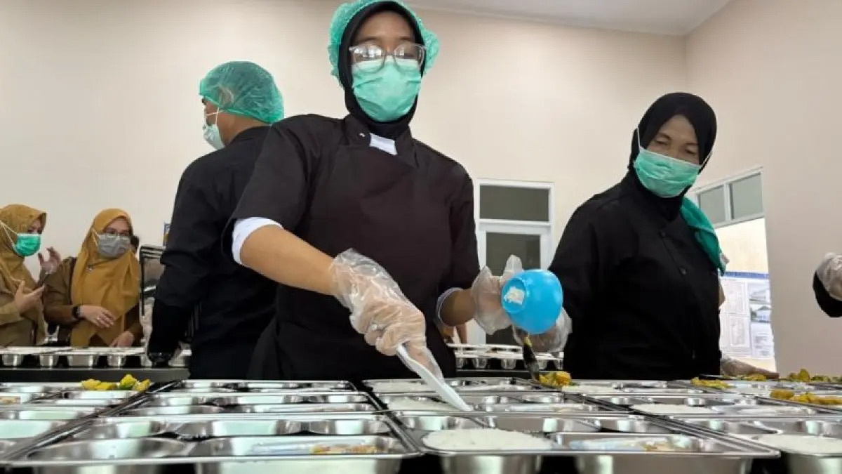 HIGIENIS: Ilustrasi dapur Makan Bergizi Gratis (MBG). Sebanyak 717 Satuan Pelayanan Pemenuhan Gizi (SPPG) di Wilayah III disuspend oleh Badan Gizi Nasional (BGN).