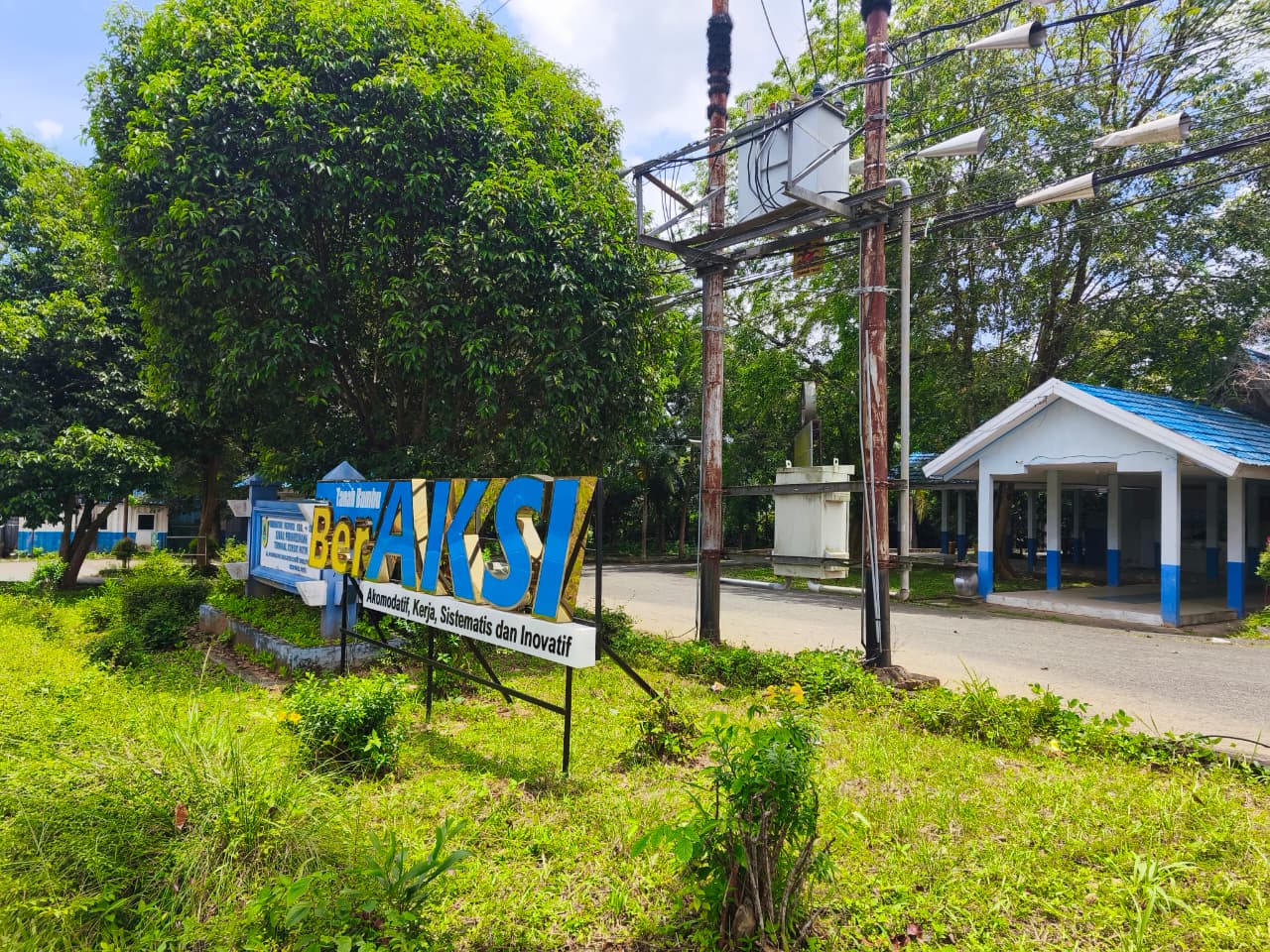 TERMINAL: Suasana Terminal Induk Kersik Putih di Batulicin, Kabupaten Tanah Bumbu, tampak lengang tanpa aktivitas bus maupun penumpang, Senin (16/3) siang.