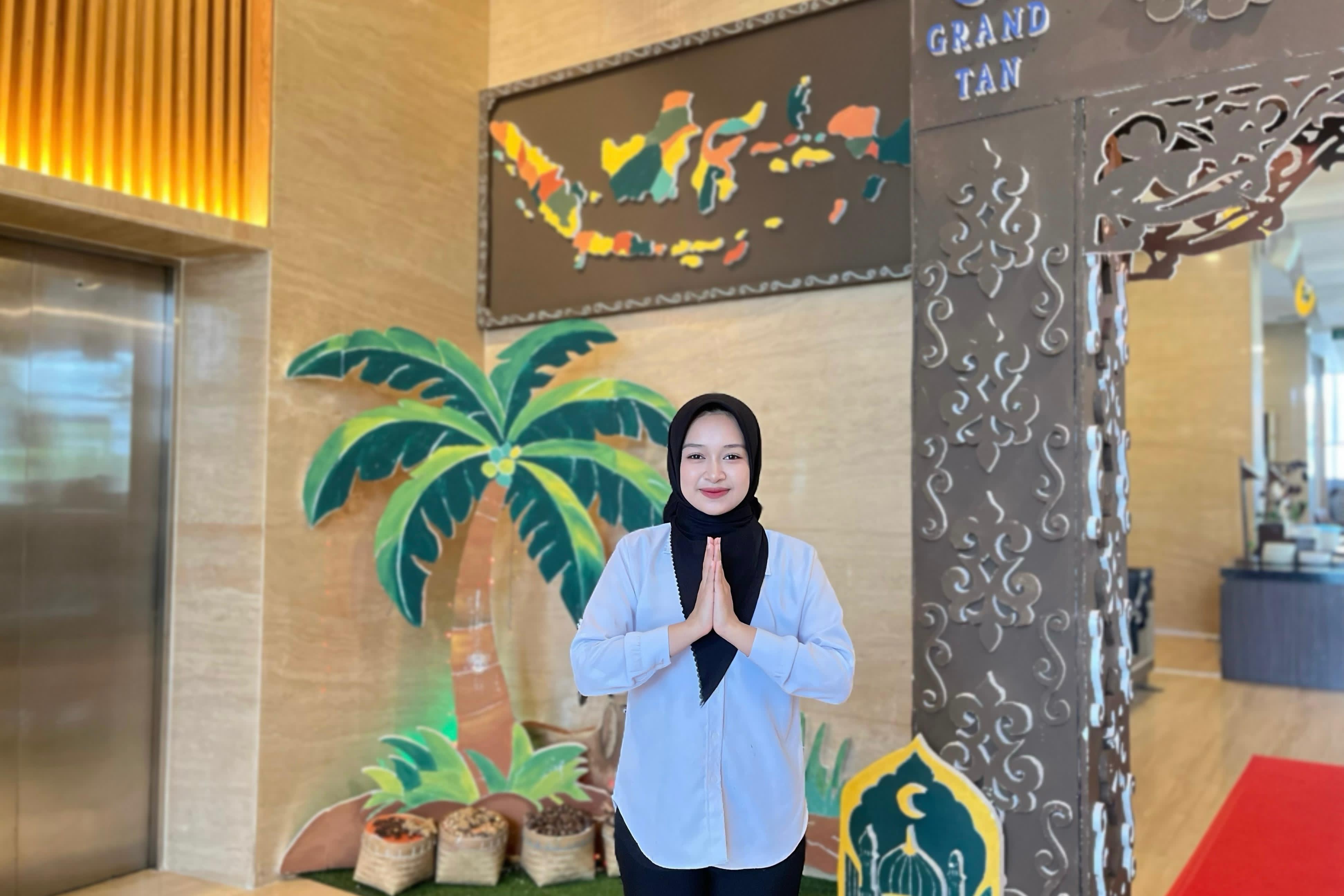 SAMBUTAN HANGAT: Dengan berbagai programnya, Grand Tan Hotel and Convention Center sukses mendatangkan ribuan pengunjung. 