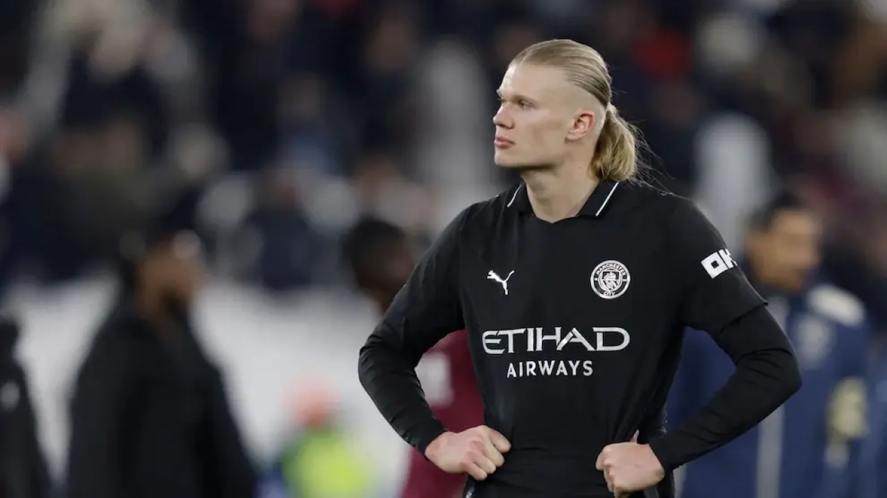 MANDUL: Penyerang Manchester City, Erling Haaland tampil mandul di depan gawang lawan saat melawan West Ham, Minggu (15/3) dini hari. (AFP)