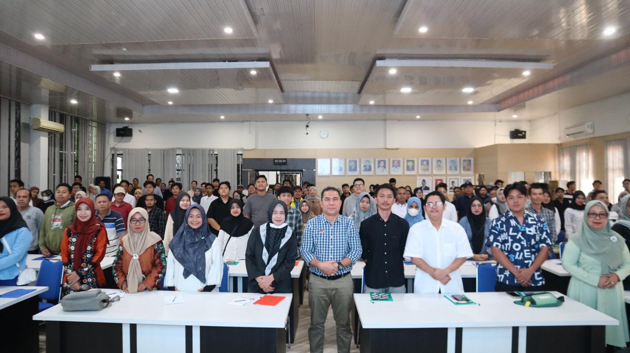 Penjamah pangan mengikuti pelatihan keamanan pangan di Aula Dinkes Banjarmasin, Sabtu (14/3). Sertifikasi terus dikebut untuk memastikan makanan aman dikonsumsi. 