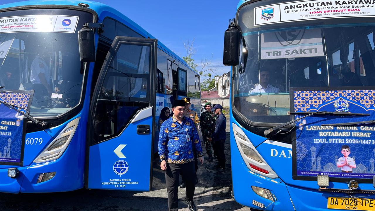Bus yang akan mengantar pemudik Kotabaru menuju Banjarmasin. 