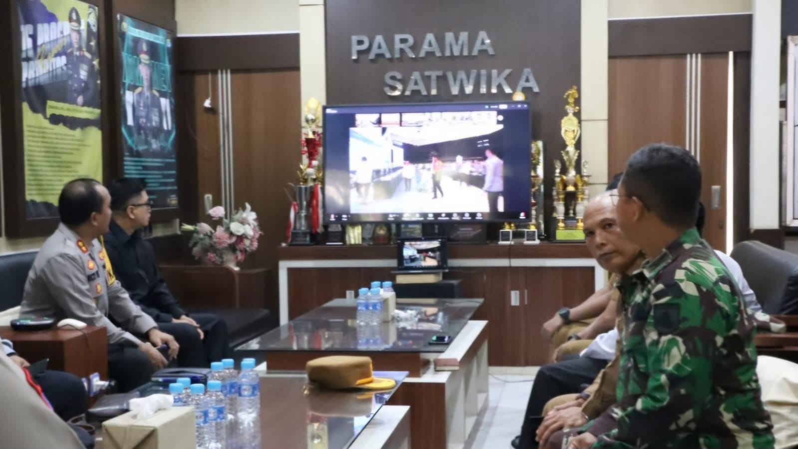 SIMAK : Anggota Komisi III DPRD Tala Andi Muhammad Tessar Muharram saat mengikuti rapat persiapan pengamanan dan pelayanan menjelang Hari Raya Idulfitri 1447 Hijriah.