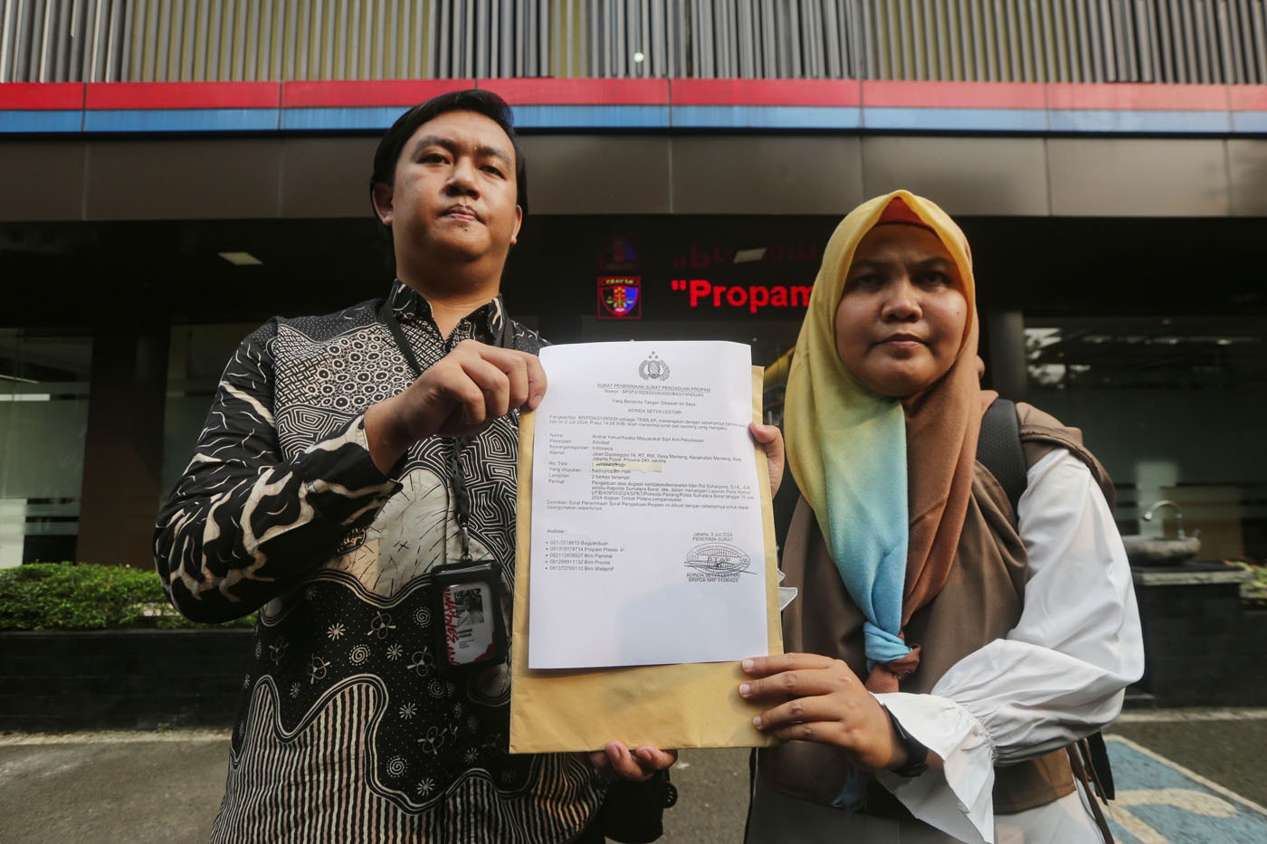 AKTIVIS KONTRAS: Andrie Yunus (kiri) mendapat status Pembela HAM atau Human Rights Defender dari Komnas HAM. (Jawa Pos)