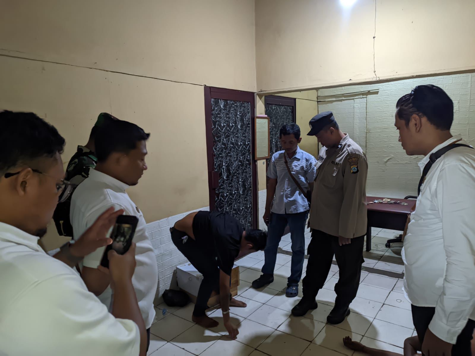 DIAMANKAN: Pelaku pungli di kawasan pasar milik Perumda Pasar Banjarmasin diamankan aparat gabungan beberapa waktu lalu. 