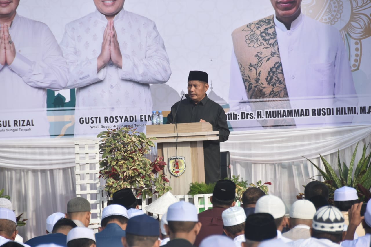 SAMBUTAN:Bupati HST, Samsul Rizal menyampaikan sambutannya sebelum penyelenggaraan salat Idul Fitri di Taman Dwi Warna Barabai, Sabtu (21/3/2026).