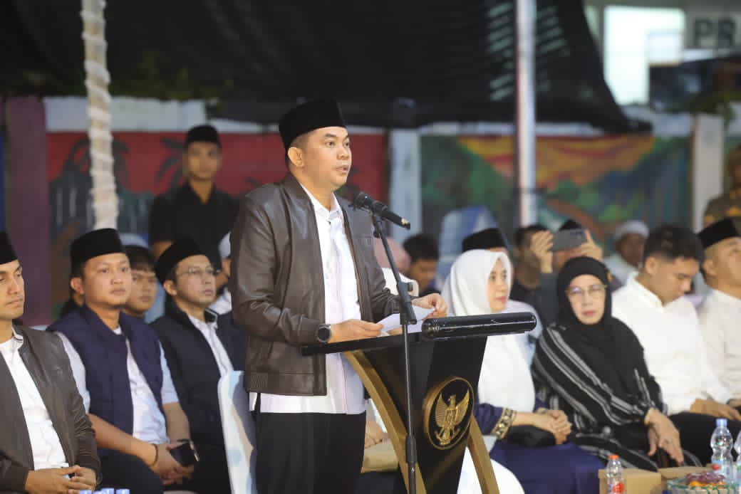 AGENDA TAHUNAN:Bupati Kabupaten Tanah Bumbu, Andi Rudi Latif menyampaikan sambutan saat pelepasan Festival Tanglong di halaman Masjid Al-Falah, Batulicin, Jumat (20/3/2026).